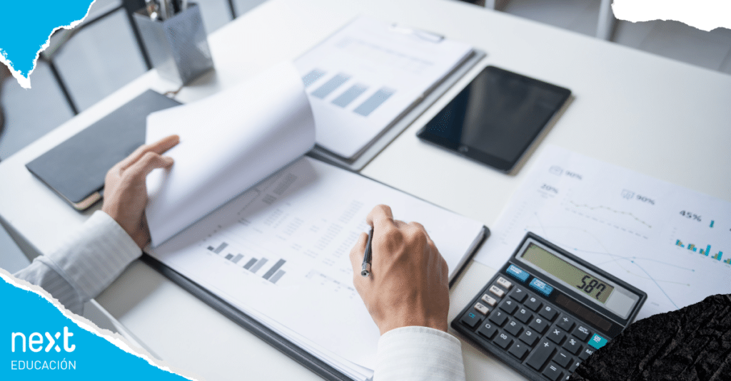 Descubre las funciones que ejerce un director financiero dentro de una empresa.