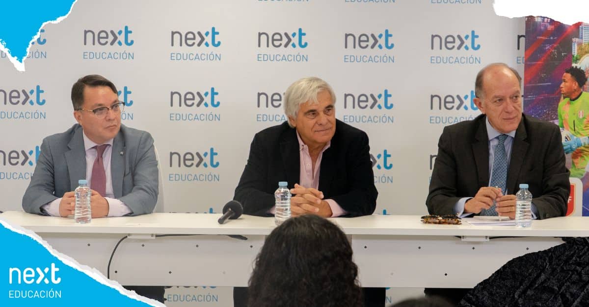 Marlon Brevé Embajador de Honduras en España; Arturo Chipoco, consul general de Peru en Madrid; Daniel Tamborini socio fundador de Lions sport and media en la rueda de prensa de Honduras y Perú